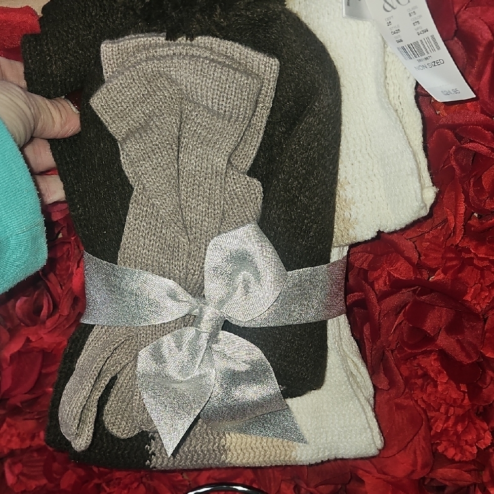 New York & Company NWT Women's Hat & Scarf Set in Black, Cream, and Brown